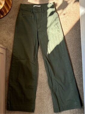 Levi's Women's Olive Green Ribcage Wide-Leg Crop Jeans